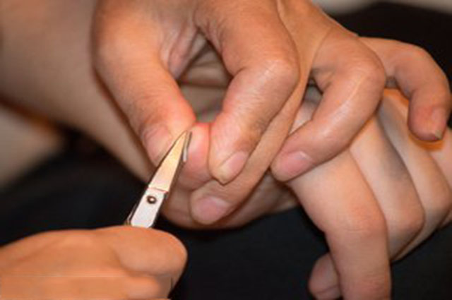 晚上真的不能剪指甲?其实并不是迷信,而是有科学依据的