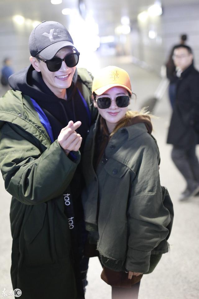 "凌云彻"经超机场牵手妻子小李琳,两人的超萌身高差羡煞旁人!