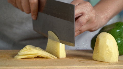 但事实是我的刀工是这样的,没有土豆丝只有土豆条