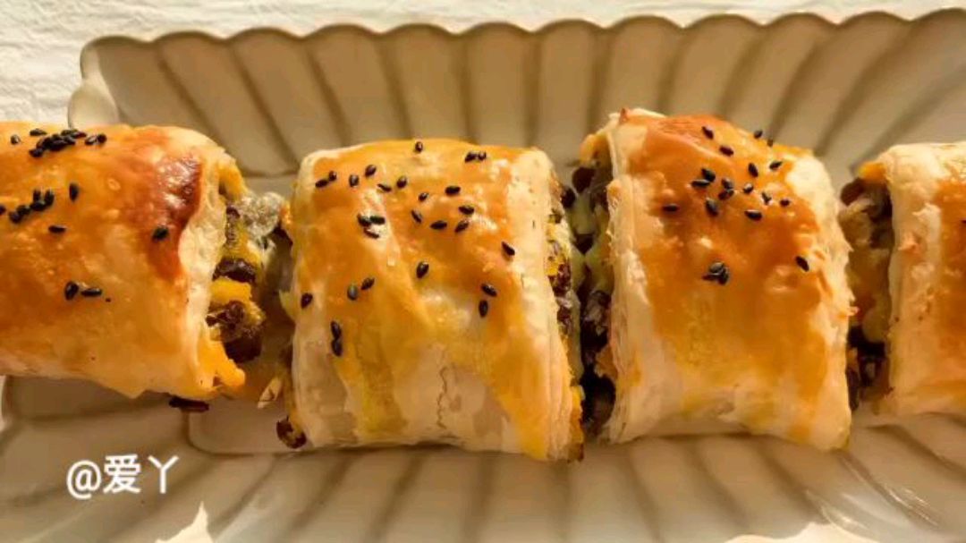 手抓饼做的红豆面包,特别好吃好吃