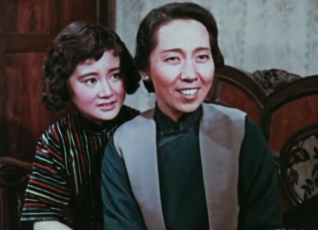 水华导演的《革命家庭》中的三个孩子,他们的扮演者去向如何?