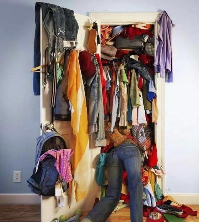 换季的季节衣服堆成山,教你巧用收纳箱,让你的衣柜瞬间大一倍