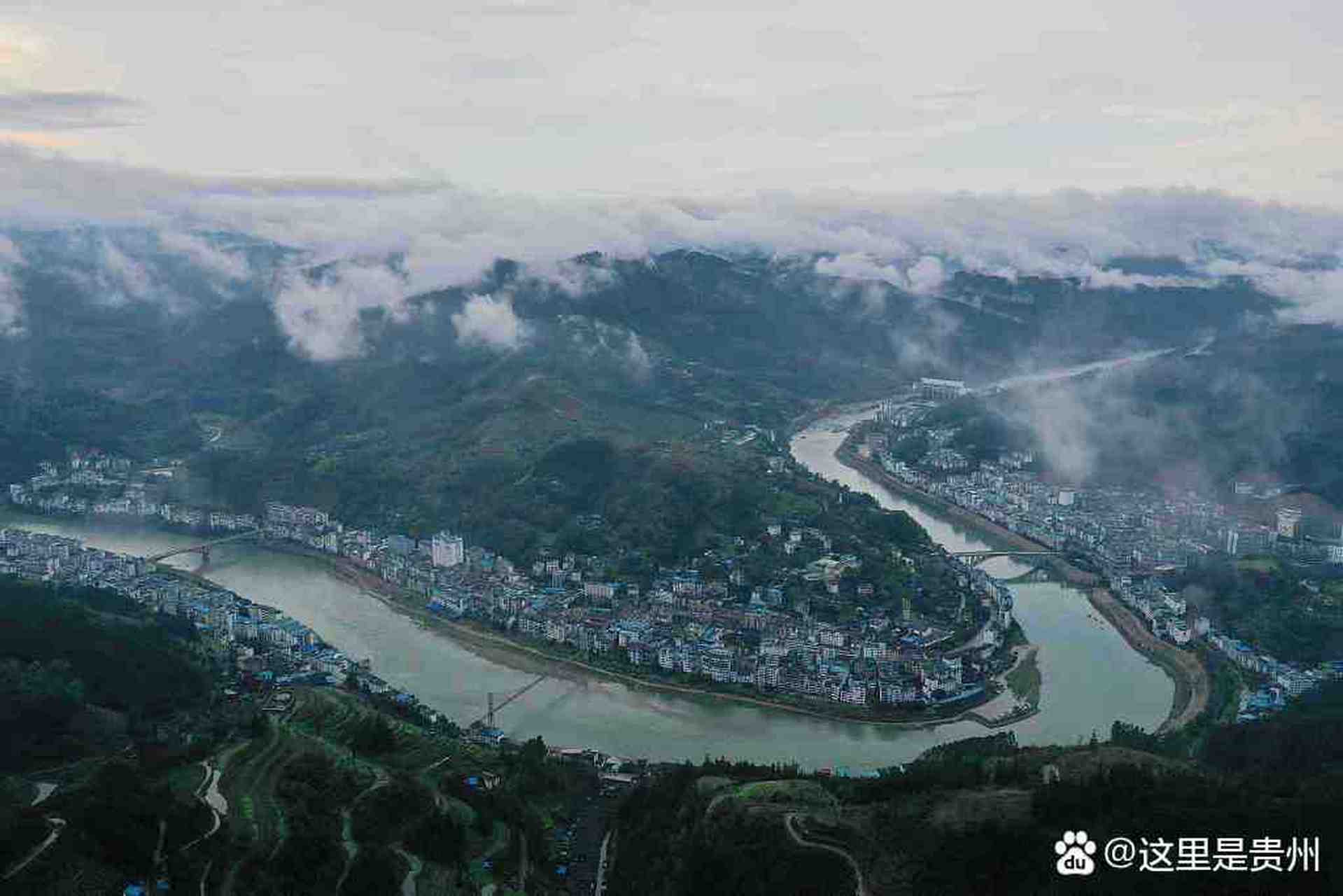 2020年3月3日,贵州黔东南,航拍都柳江从江段雨后景色,云雾缭绕美如画.