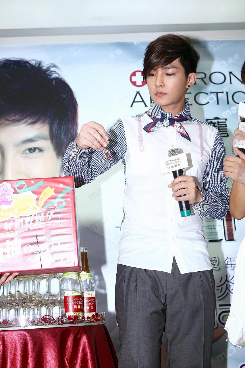 炎亚纶的前任又出来爆料,说炎亚纶不仅仅只是和耀乐一个未成年在一起