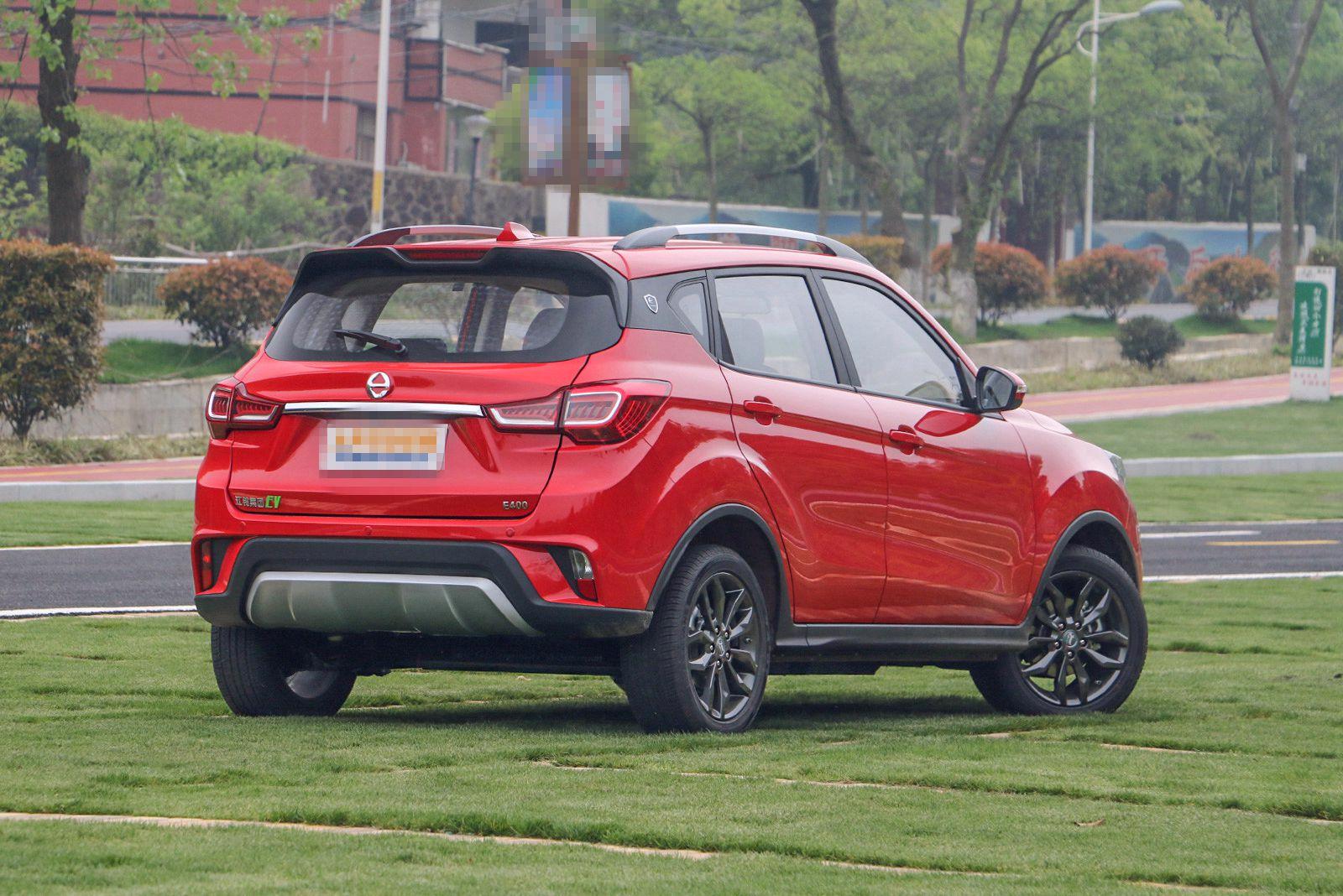 江铃e400,霸气外观诠释不怒自威的气质,开出去有面子!