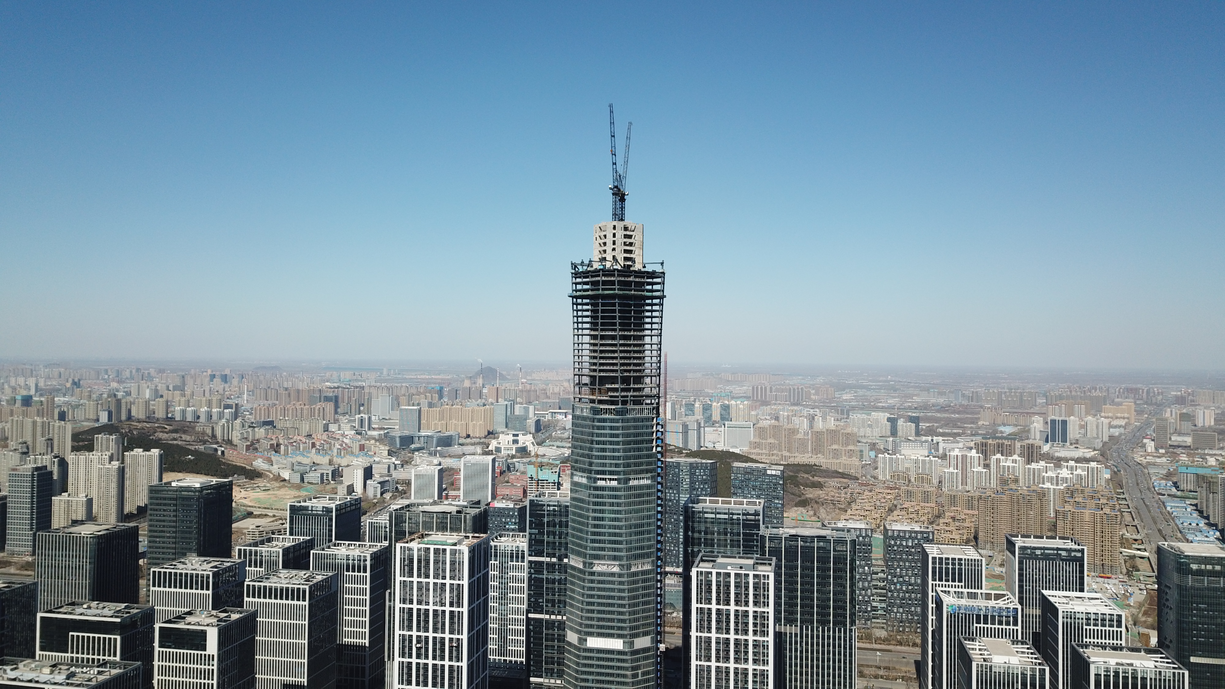 339米!济南的"天线宝宝"不断刷新天际线