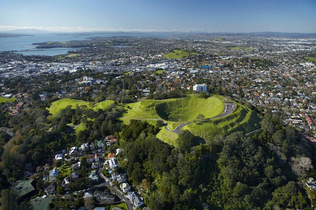 新西兰奥克兰伊甸山,在毛利语里被称为"山神的饭碗",非常美丽