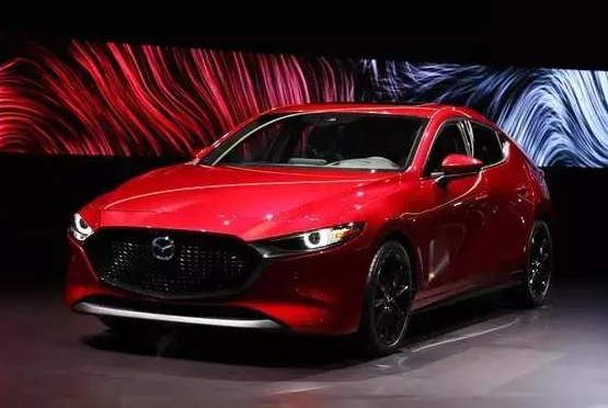 2019款全新马自达3配全新2.0发动机,油耗3.3l,综合实力远超思域