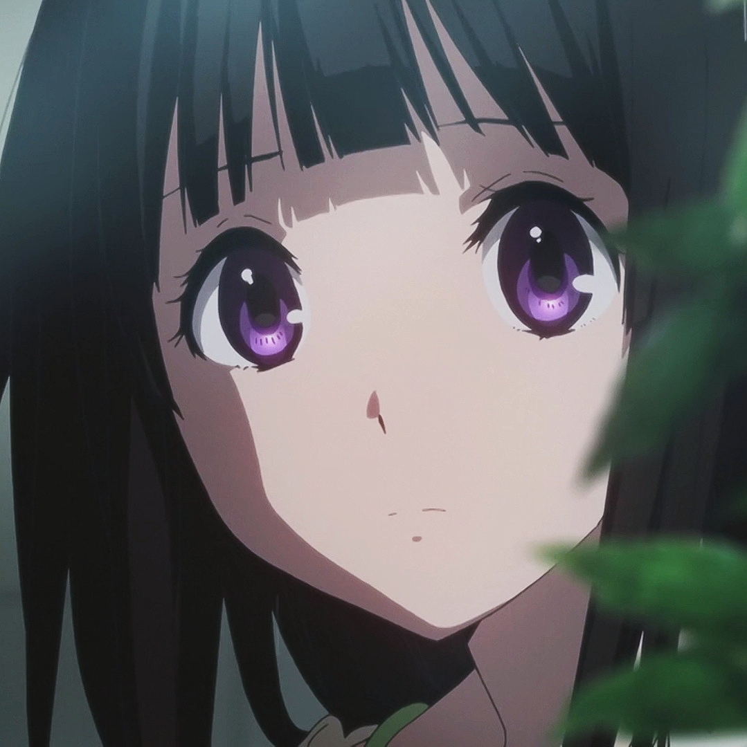 千反田爱瑠是一个外表清秀的女生,一头披肩黑发,对