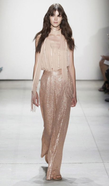 时尚模特秀场展示,穿搭风格魅力无限,十分抢眼动人