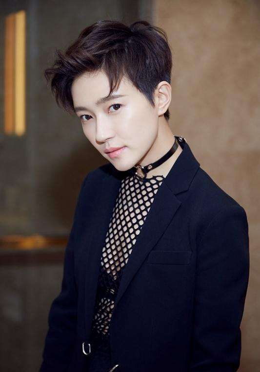 焦俊艳虽然出生在一个独生子女家庭,但是她的性格却非常的干净利落.