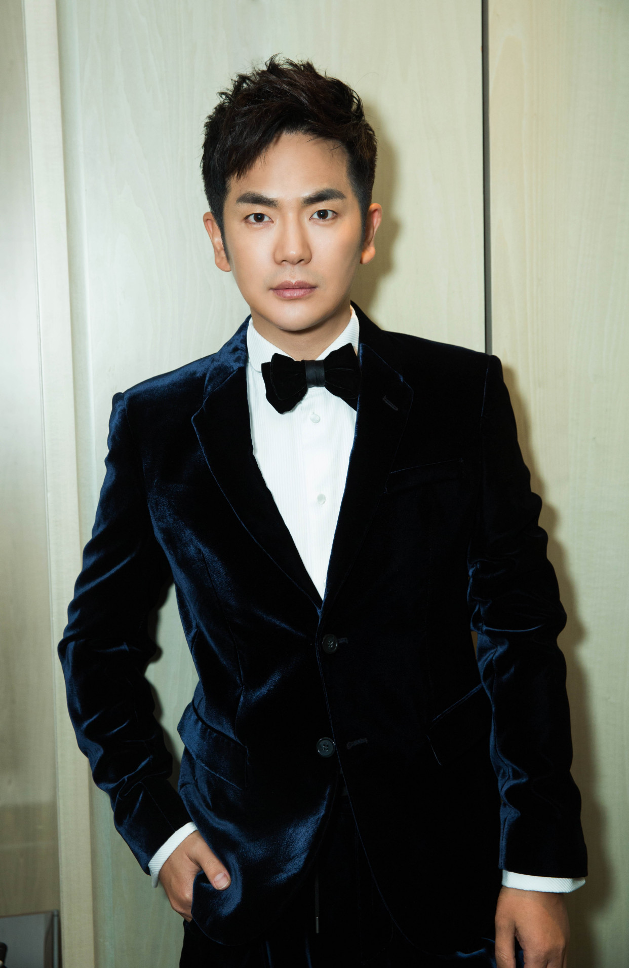 《甄嬛传》"温太医"张小龙高清写真 尽显优雅贵族质感