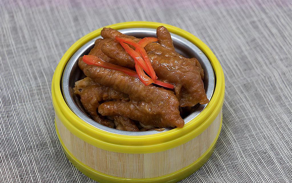 这盘鸡爪真是秀色可餐,色味俱佳,让人垂涎欲滴,回味无穷