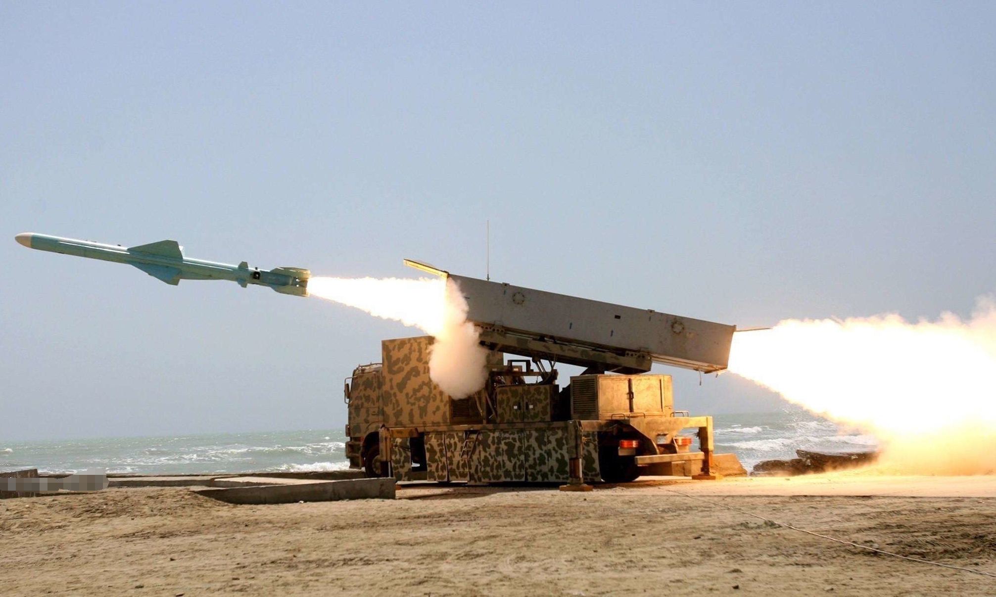 中国超级武器亮相!300公里外击落敌机,歼20战斗力提升3倍