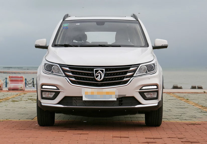 上汽通用五菱-宝骏560,整体设计大气,造型非常新颖