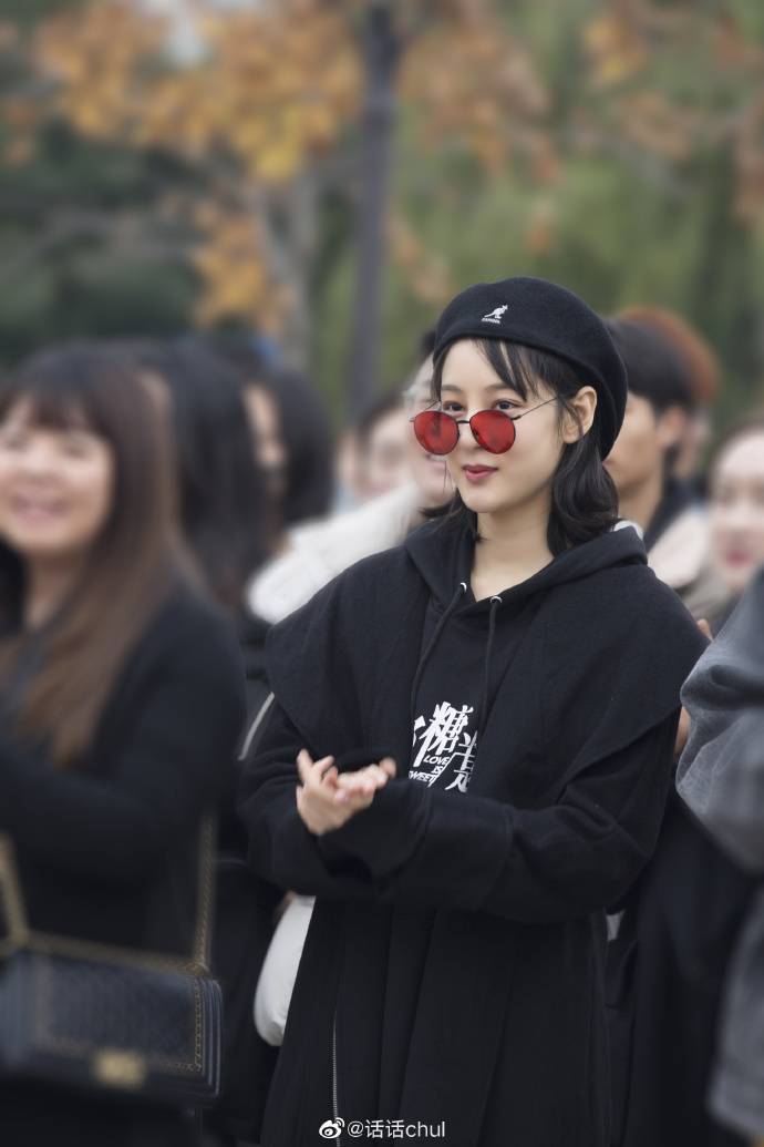 某些人表面上是投行女魔头乔娜,其实是个暖心小可爱@赵圆瑗 ,千山万重