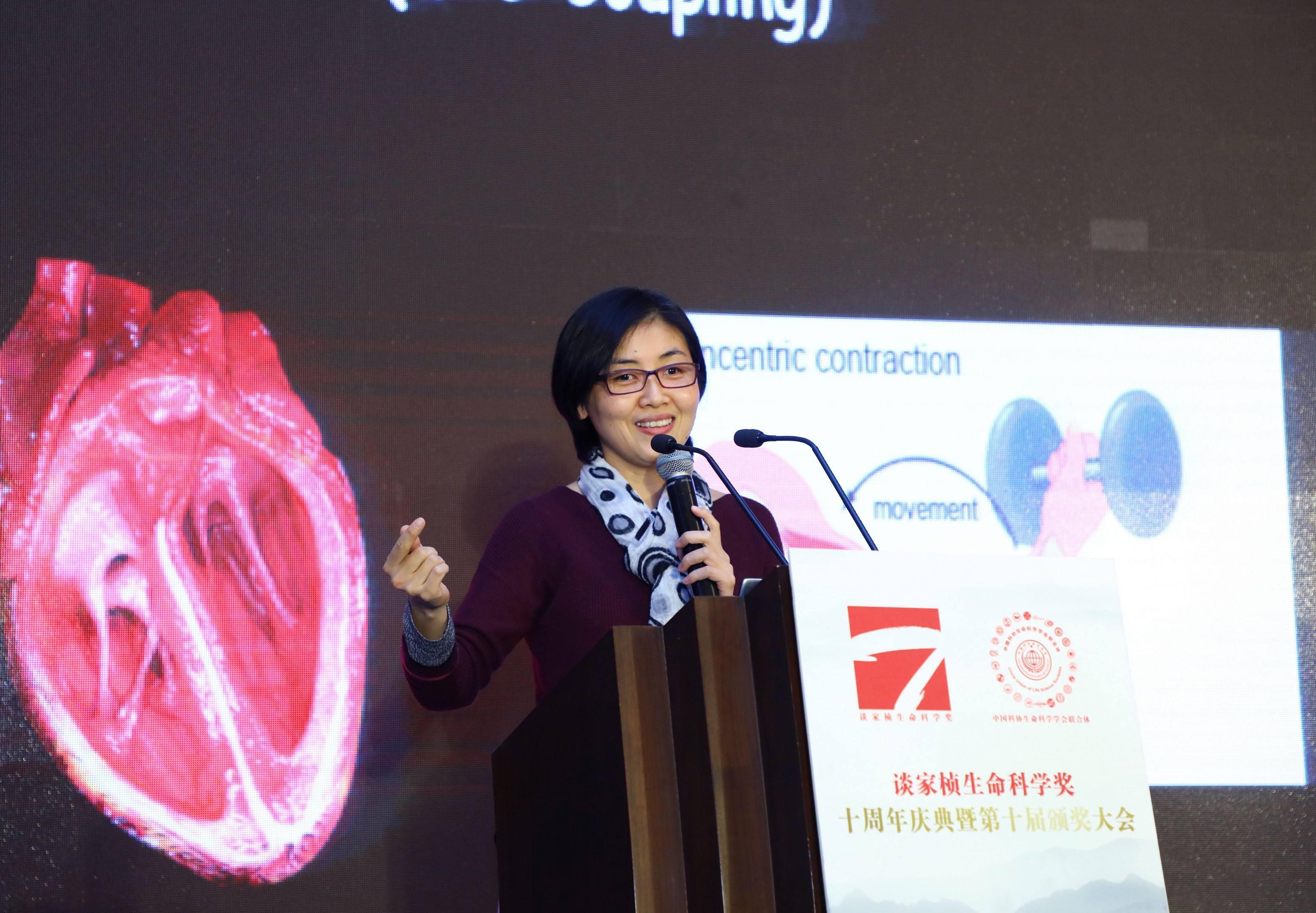 她30岁成清华博导,40岁任普利斯顿终身教授,自称"网瘾少女"