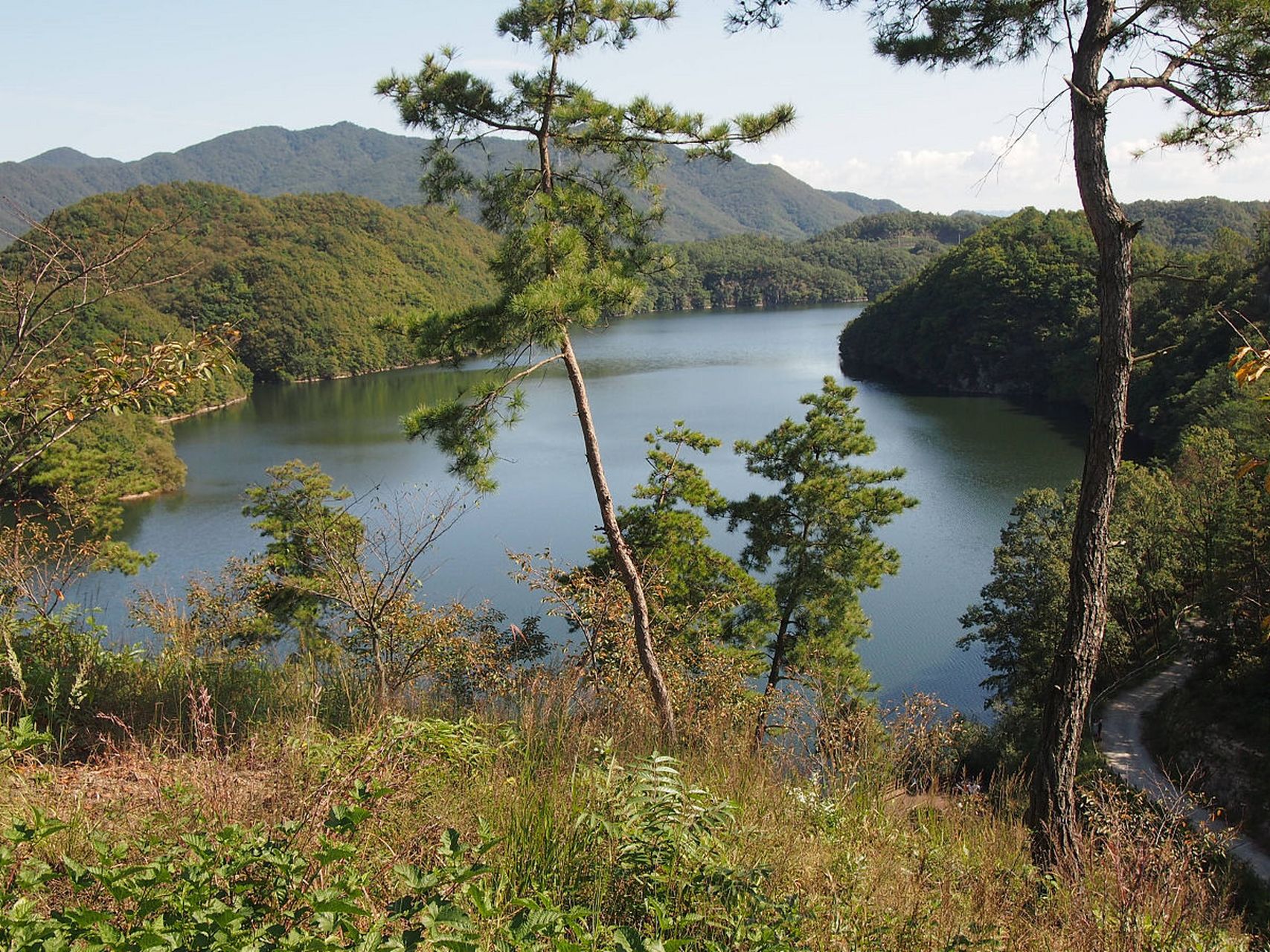位于广州从化区的天湖风景区,是一处风景如画的高山湖泊旅游胜地