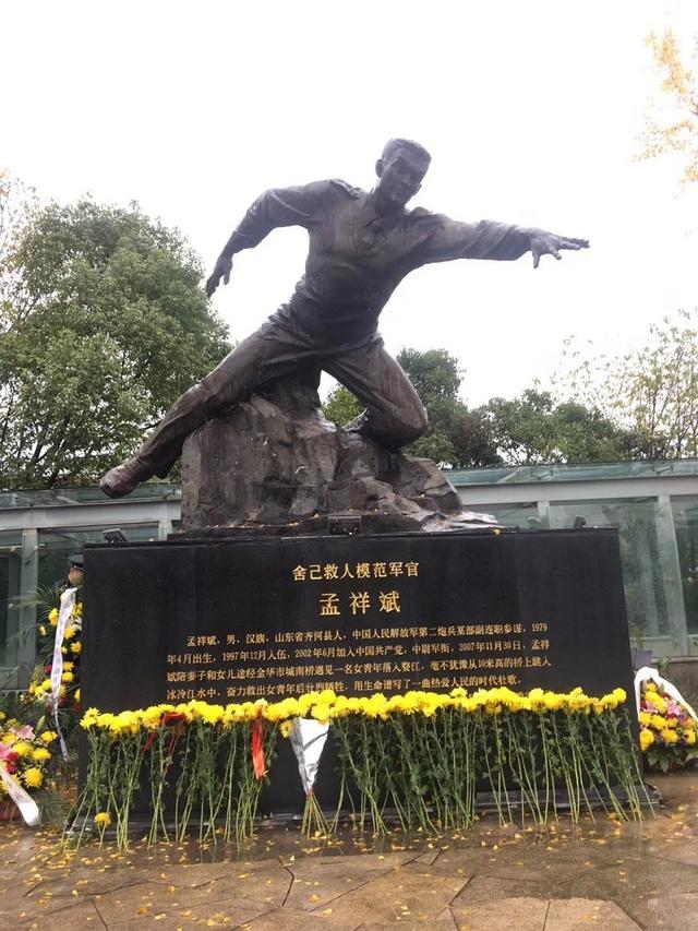 13年前感动一座城的孟祥斌,牺牲时仅28岁,妻女后来过得如何?