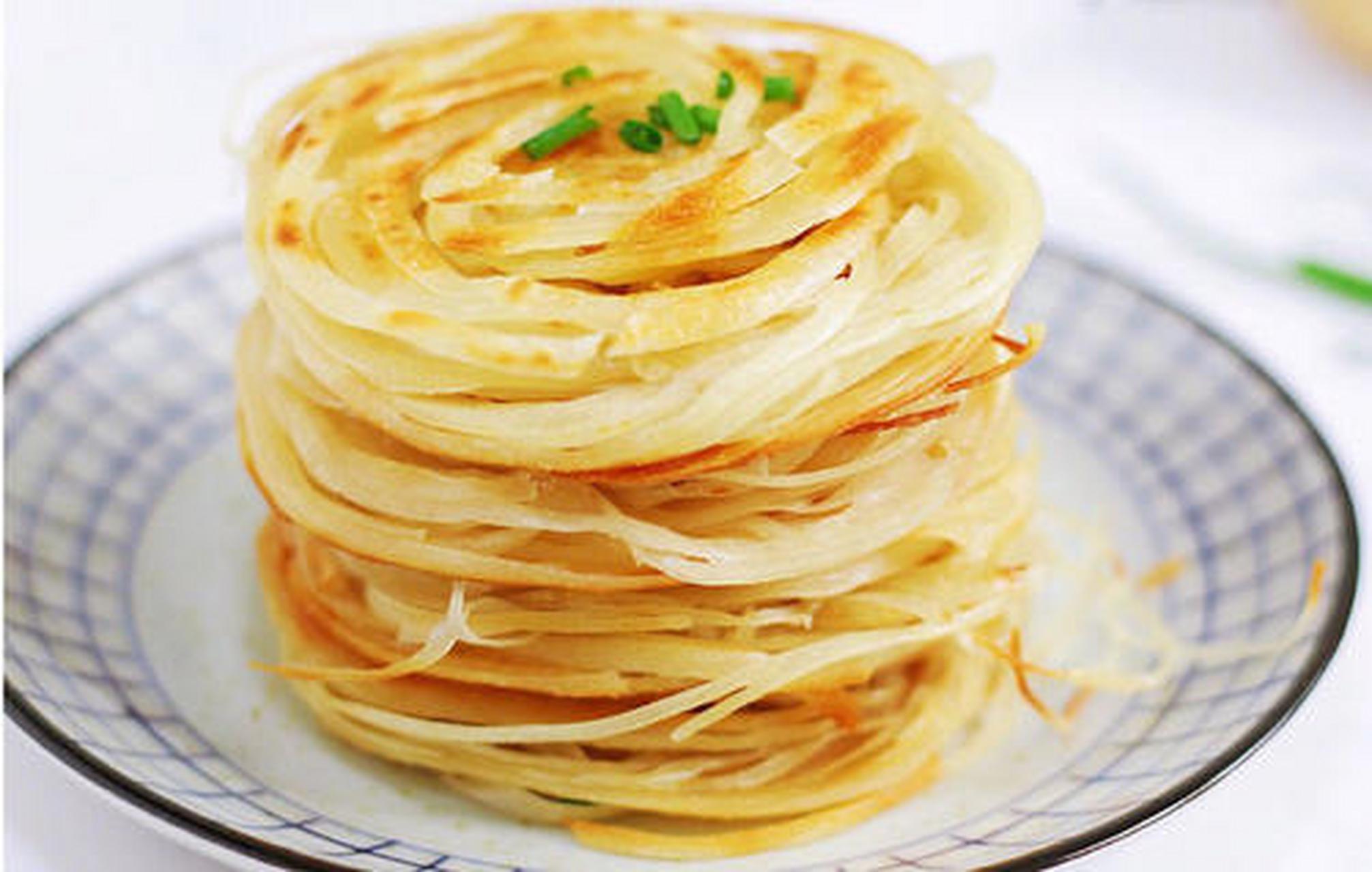 "半疙瘩"是襄垣县的一种名小吃,原名"酥丝饼",色泽金黄,酥脆干香,食后