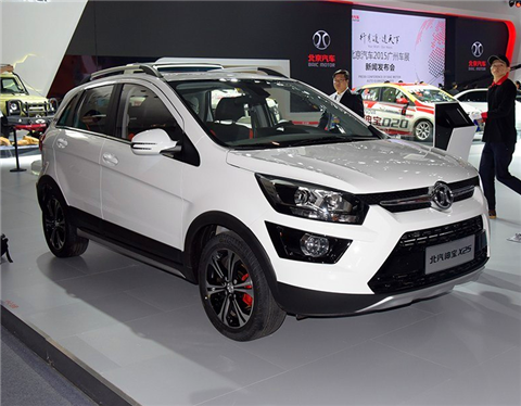 绅宝x25运动感非常足,造型设计很好