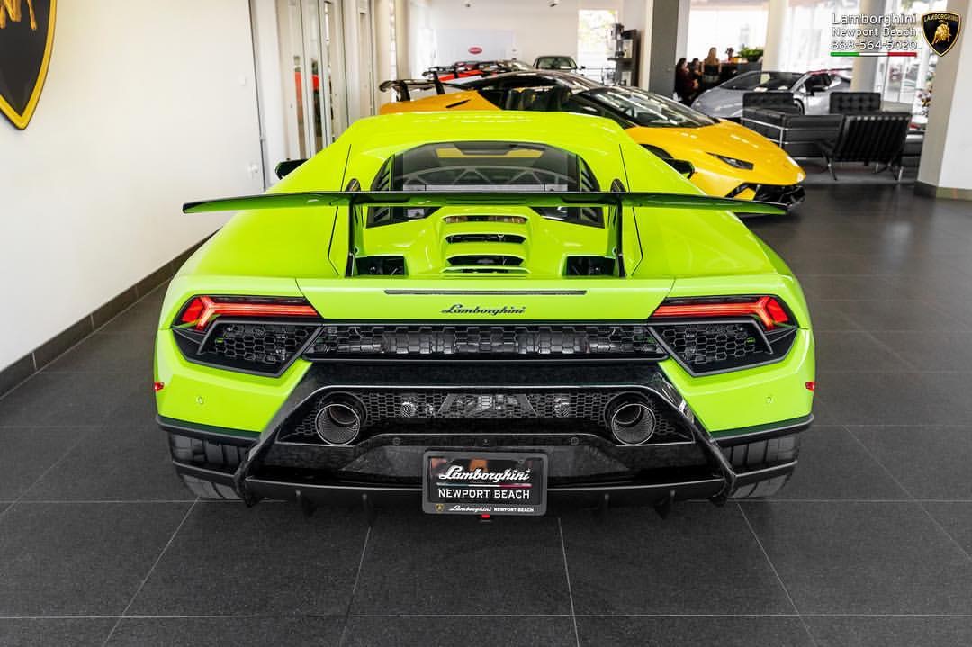 荧光绿的小牛,兰博基尼 huracan performante