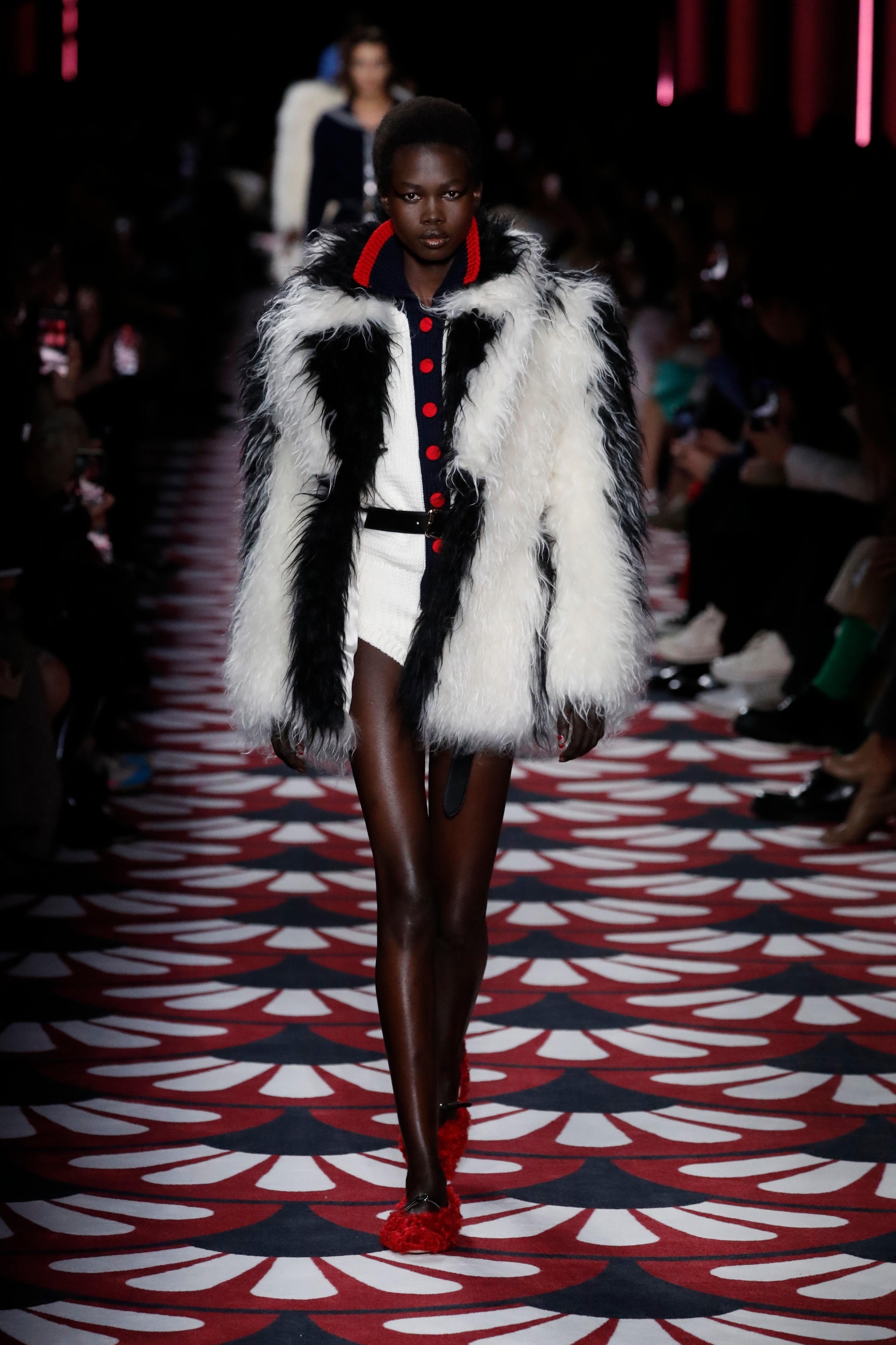 巴黎时装周:缪缪发布秋冬新品成衣