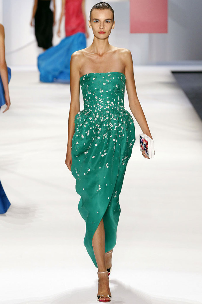 时装秀:时尚品味值得关注,秀场模特走秀精彩绝伦,气质