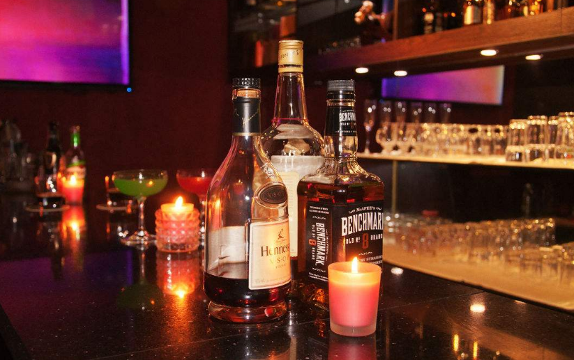 酒吧里要是有人喊这轮酒我请,到底要花掉多少钱?可算是知道了