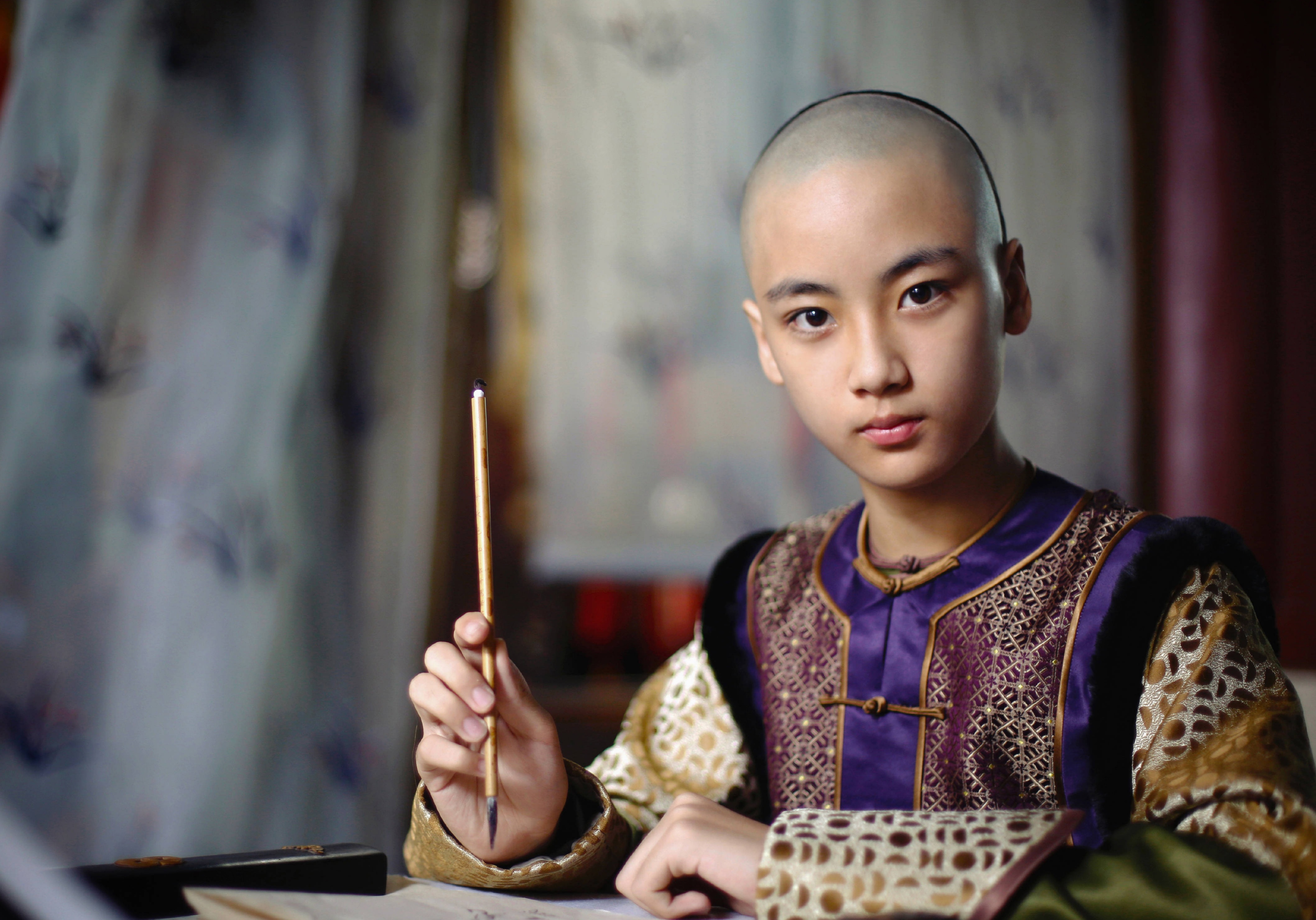 此外,边程还是胡玫导演的电影《红楼梦》三部曲的男主贾宝玉,边程长相