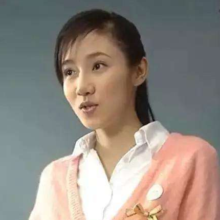 在《快乐星球2》中的王黎雯饰演的欧阳老师简直就是童年的女生呀,不仅