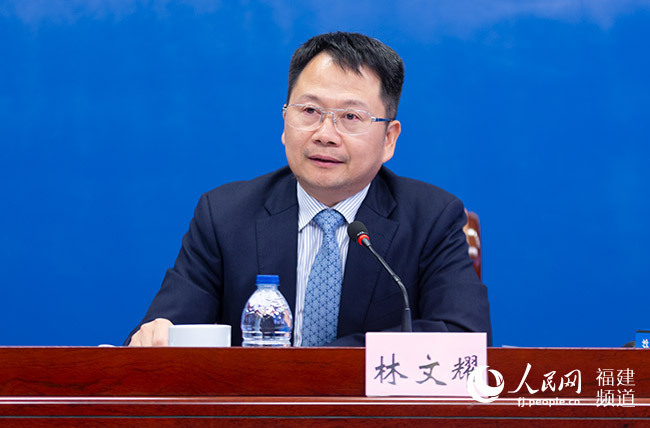 平潭综合实验区管委会主任林文耀:坚持"筑巢引凤" 将产业发展摆在重要