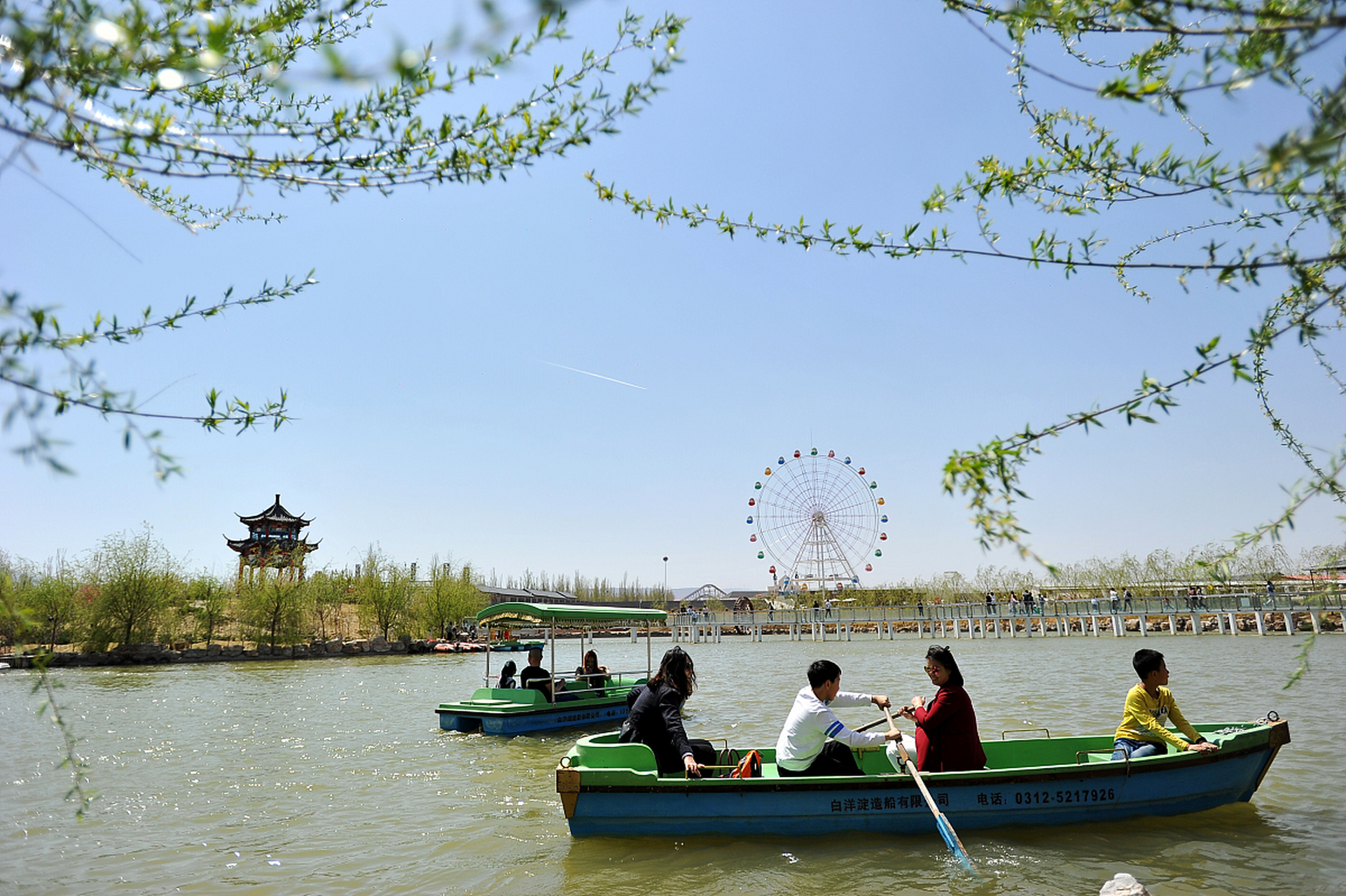 景区分生态观光园和运动休闲区,包含湿地公园,植物公园,水上运动区和