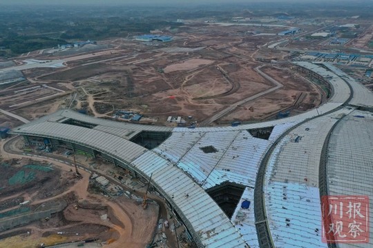 最新航拍图!空中俯瞰"太阳神鸟" 天府国际机场