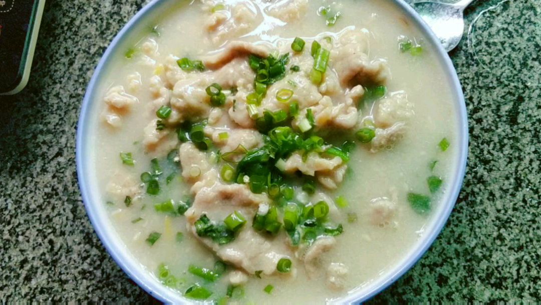 豌豆尖滑肉汤,简单的做法,但有着肉滑汤鲜的美味