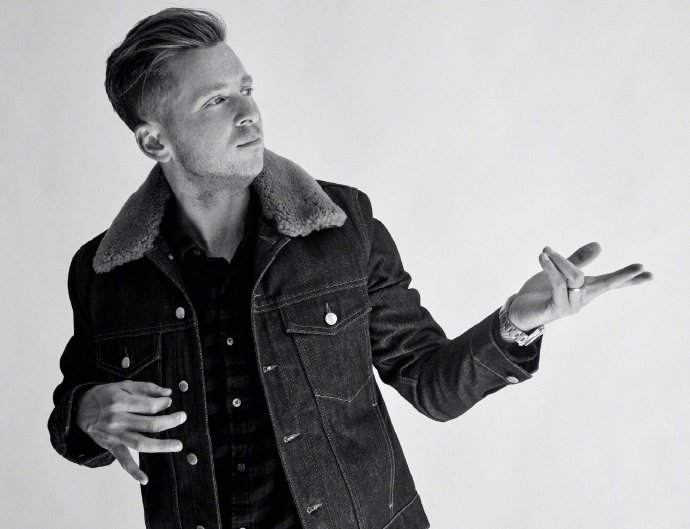 onerepublic主唱ryantedder最新《wonderland》杂志写真