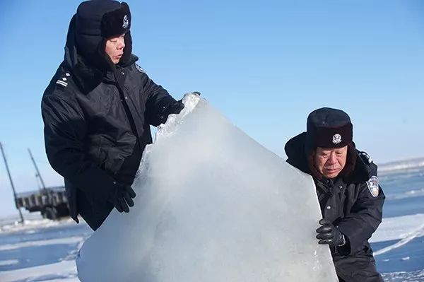 56岁的民警钟凤山,1984年入警,对自己做企业公安时的工作环境还存有