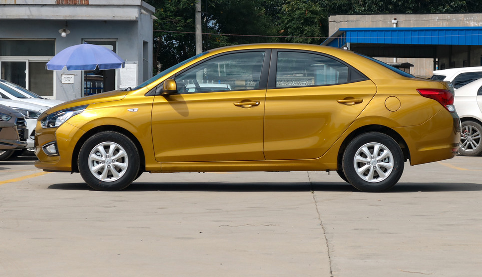 包裹性很好的瑞纳,显得既运动又时尚,为整车增色不少