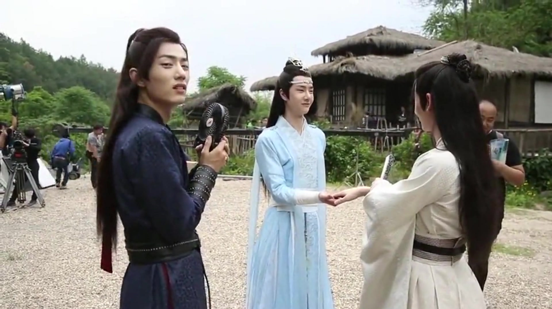 《陈情令》花絮:王一博百战百胜秀魔性表情,肖战一旁实力嫌弃!