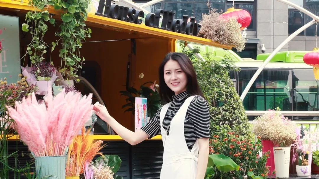 6.18献礼重庆,她们把微笑@所有人