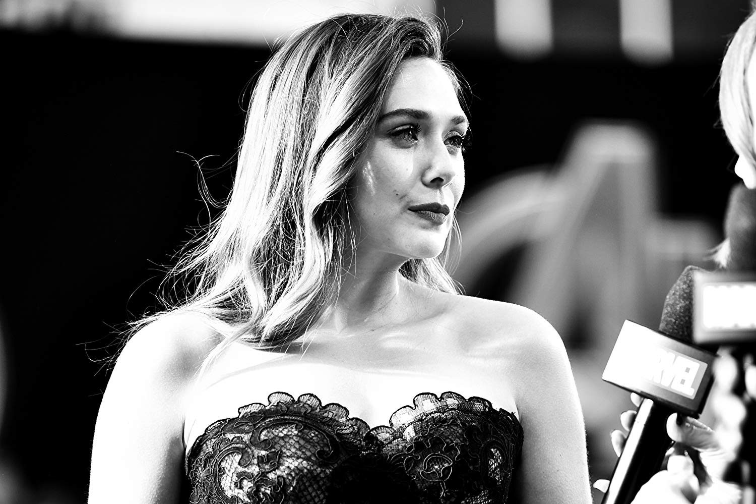 "绯红女巫"有多美?奥妹7张近身抓拍照太养眼,这才是颜值担当!