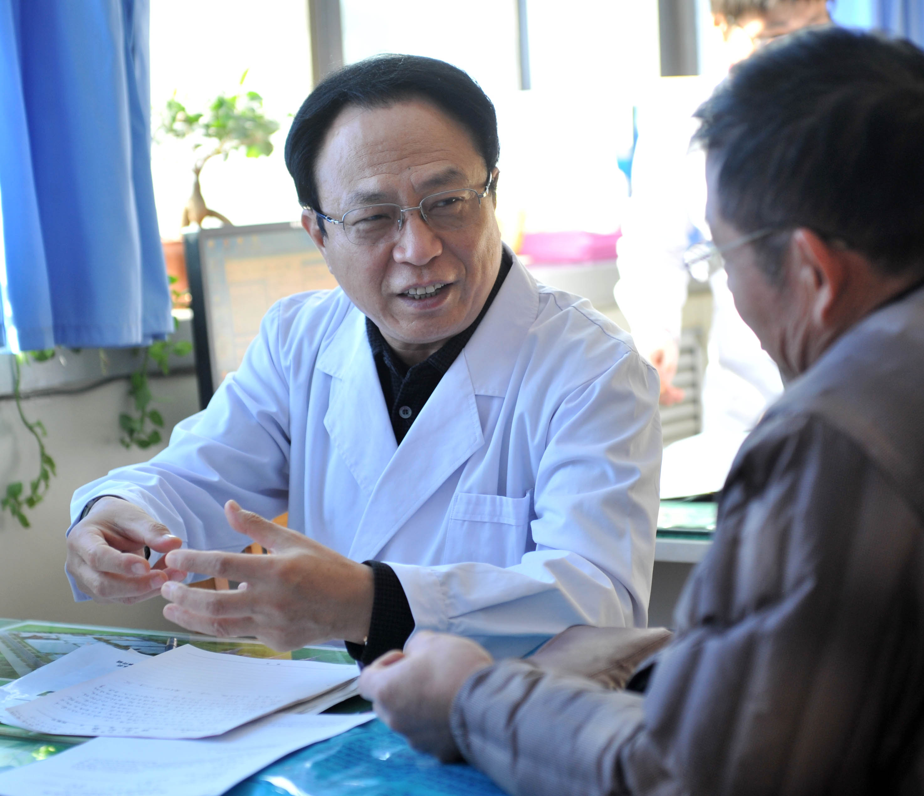 吴以岭院士谈暑天防治心血管病