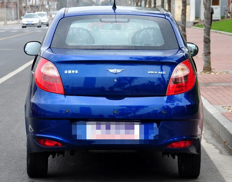 奇瑞汽车-瑞麒m5,造型非常新颖,车身上的轮廓富有张力