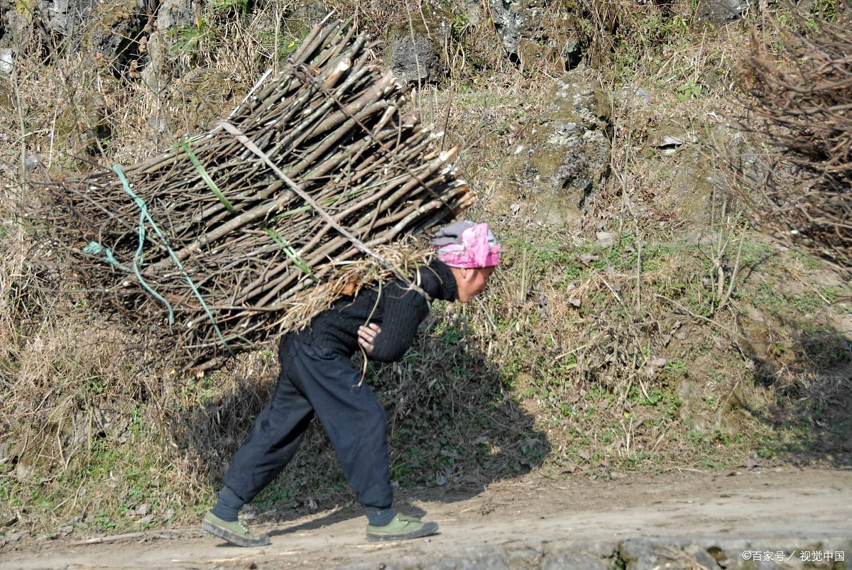 贫困山区农民艰苦朴素的生活