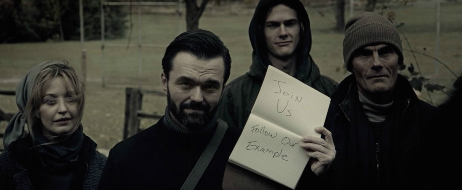 都玩"出声必死"套路,但这部片没抄《寂静之地》