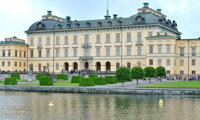 皇后岛宫是瑞典王室的私人宫殿,位于斯德哥尔摩省埃克尔市王后岛