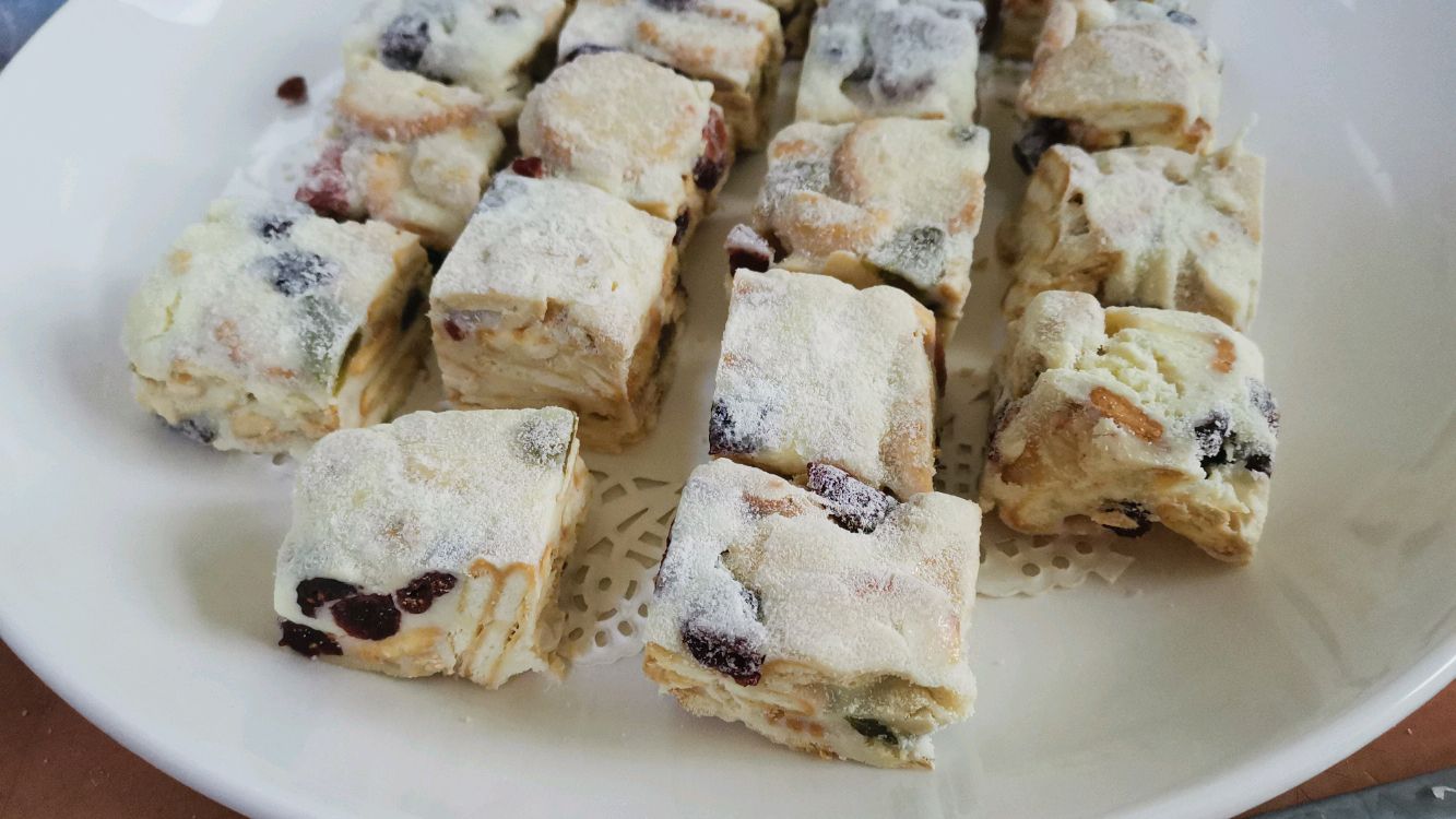 喜欢吃雪花酥的朋友不要再去买了,教你在家做,配方比例都告诉你