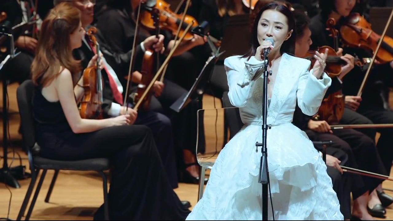 程琳在美国演唱《妈妈的吻》,经典华语歌曲,无数华人的青春记忆