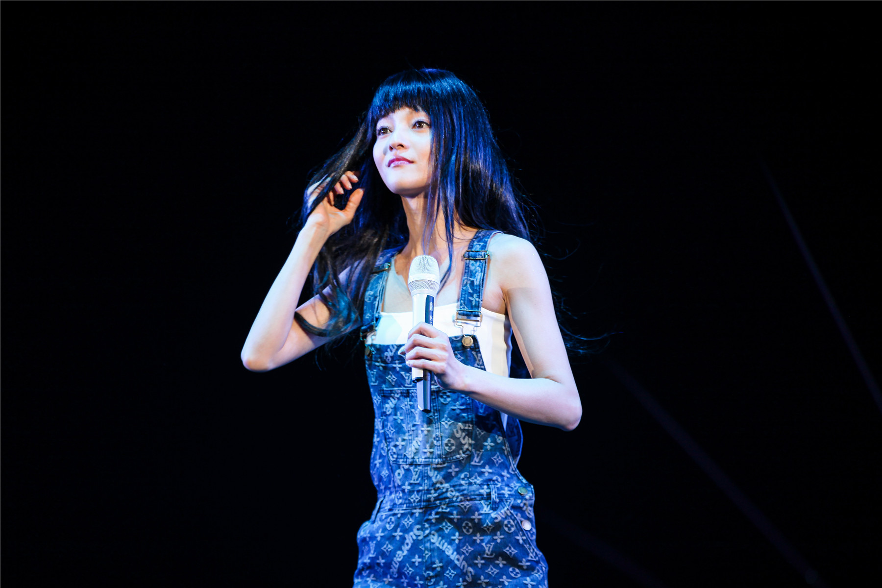 张韶涵的逆天少女感不只是穿背带裤时,她别的造型也很减龄