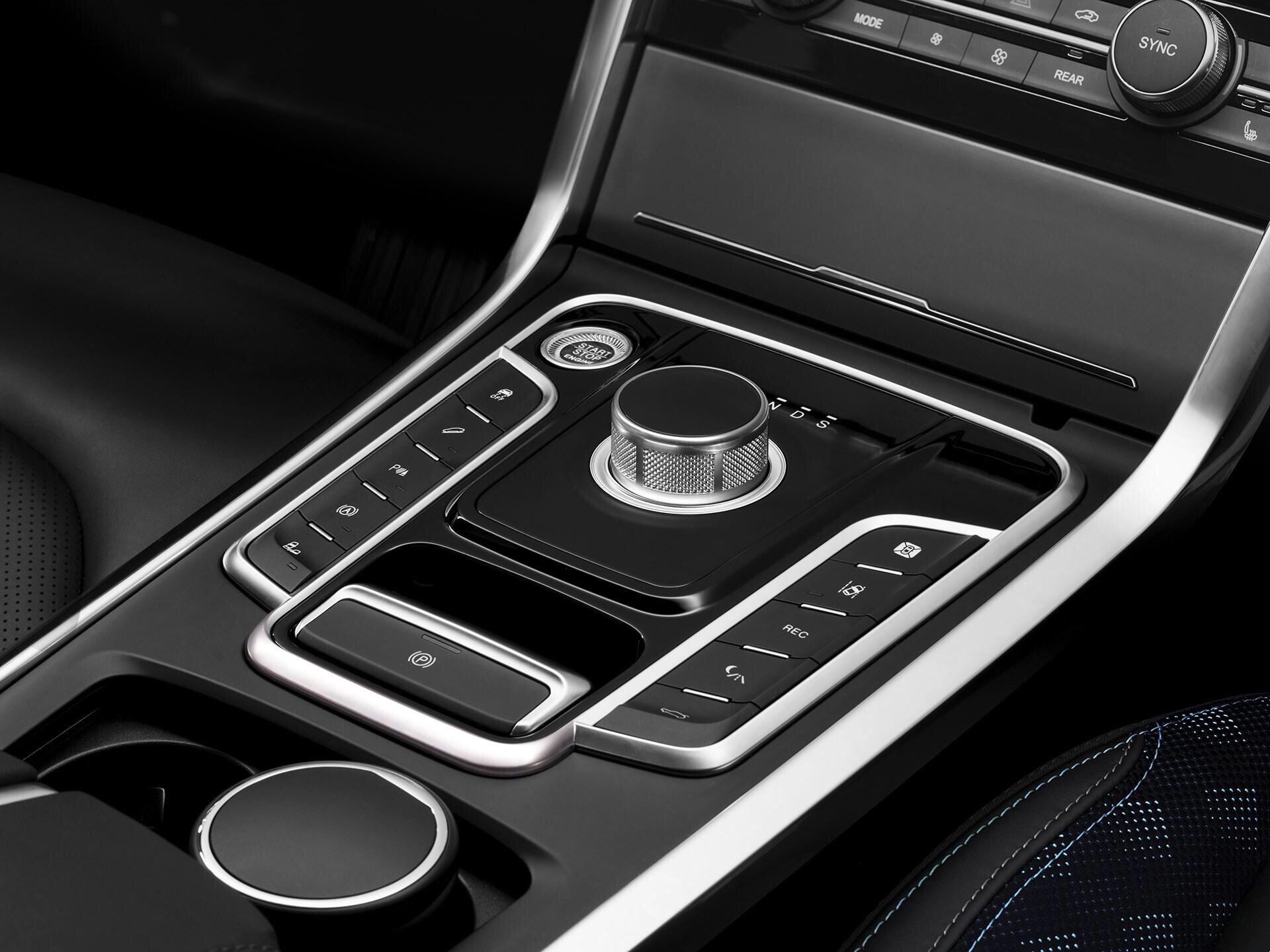 最陌生的suv,车长4米7 2.0t 8at,旋钮式换挡仅售11万?